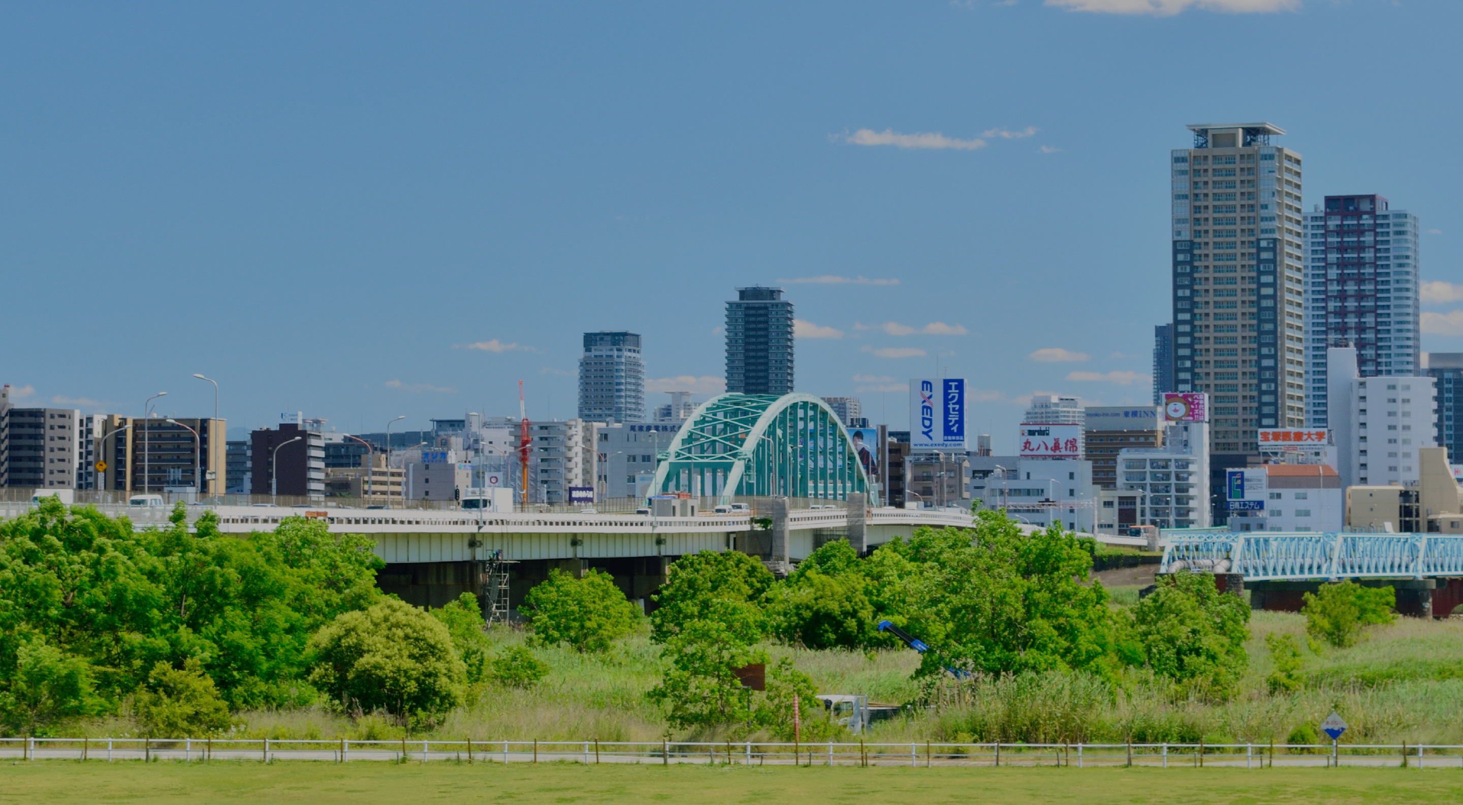 新淀川大橋から川上側の風景写真